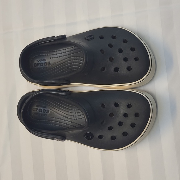 Platform Navy and White Crocs - Picture 4 of 12